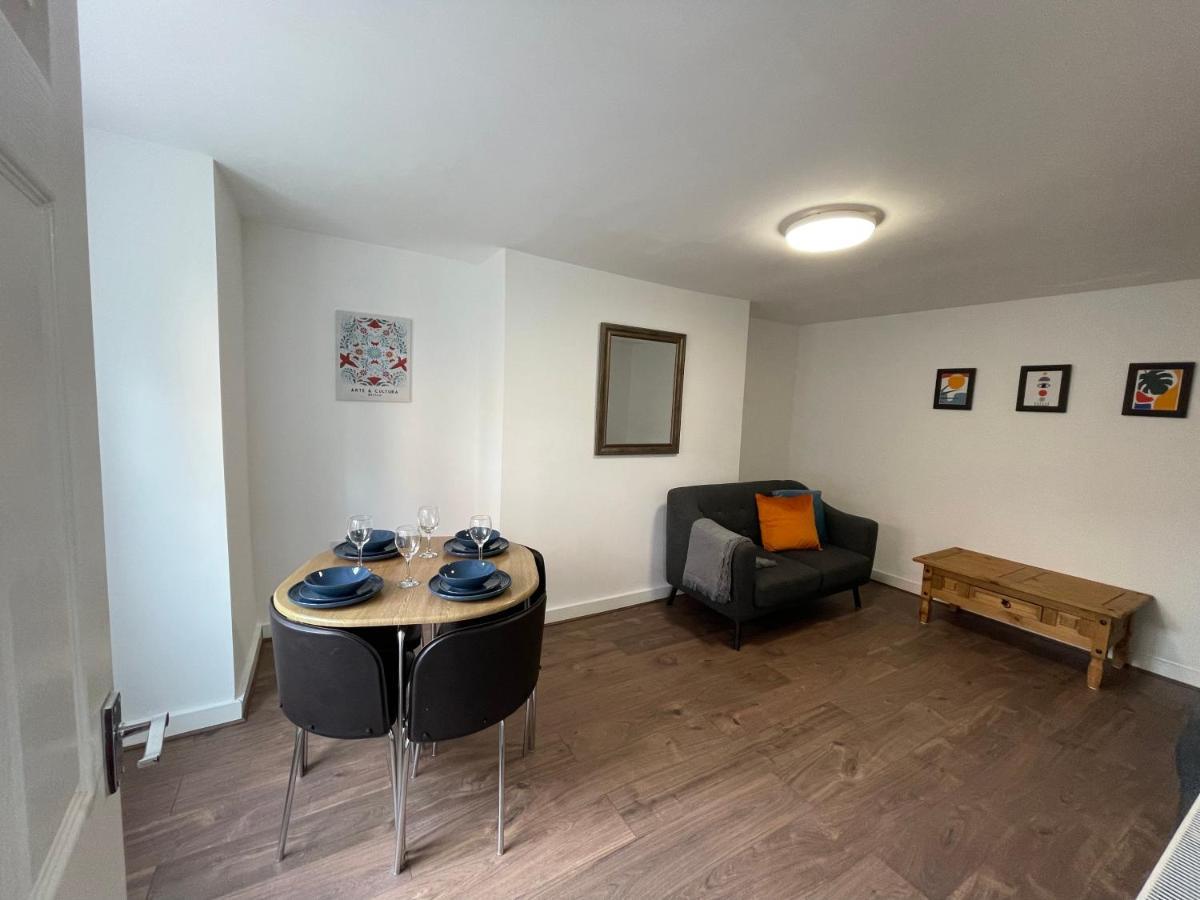 The Crescent, Flat 1 - Stockport, Apartment Manchester