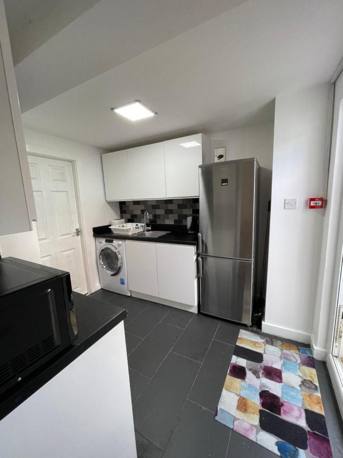 The Crescent, Flat 1 - Stockport, * Manchester