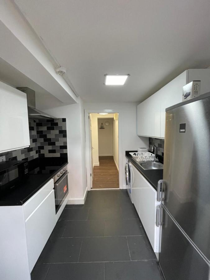 The Crescent, Flat 1 - Stockport, *