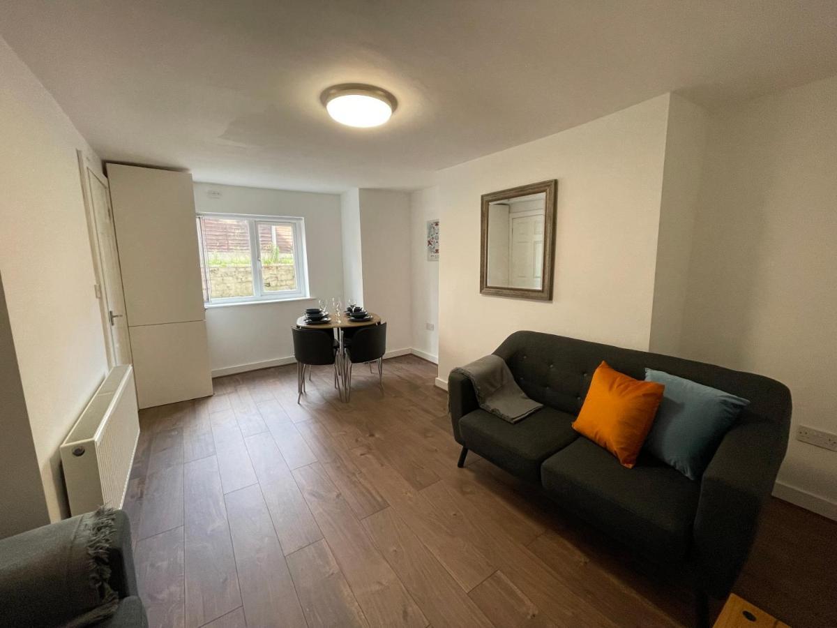 Apartment The Crescent, Flat 1 - Stockport, *
