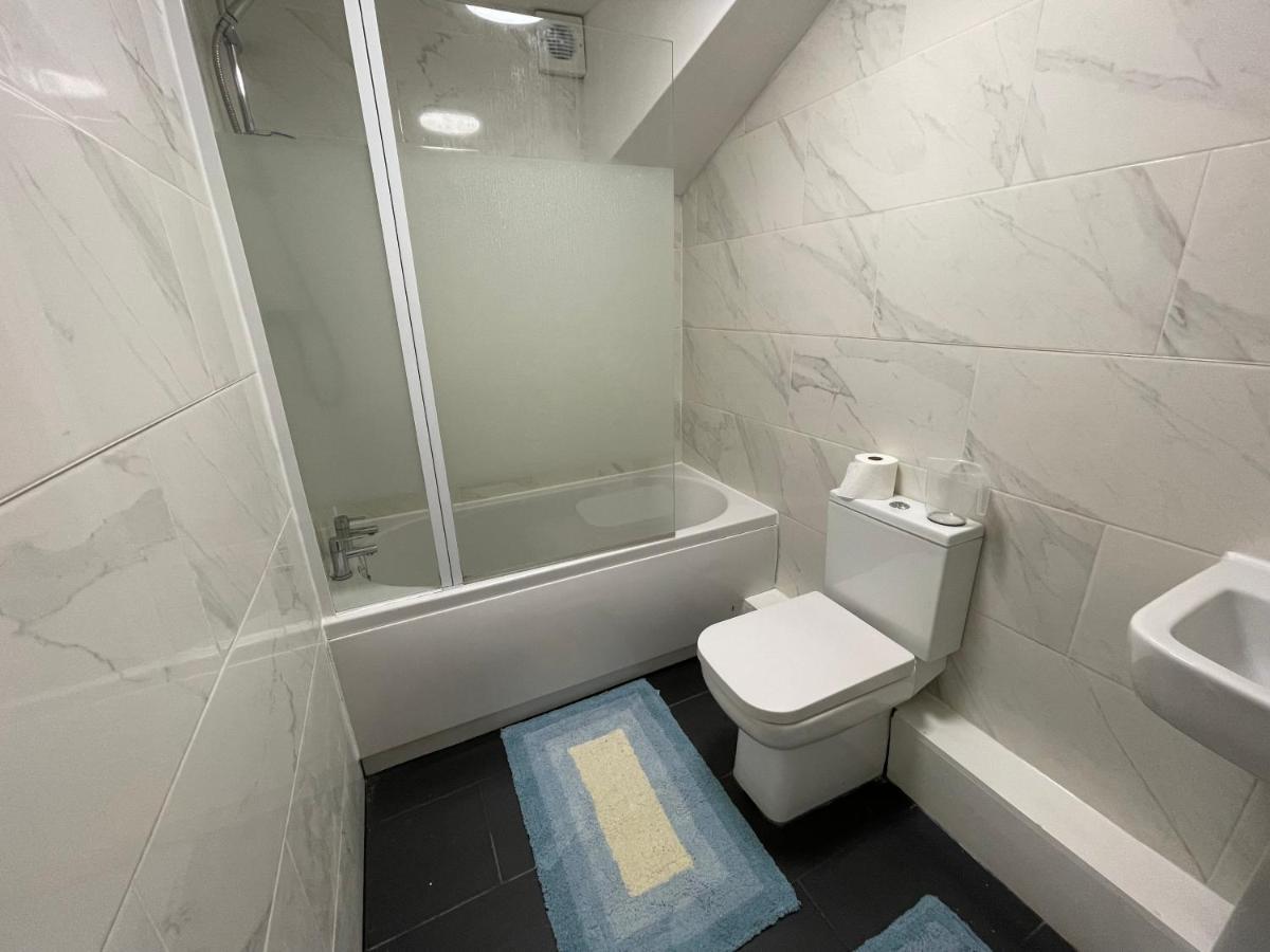 The Crescent, Flat 1 - Stockport, *