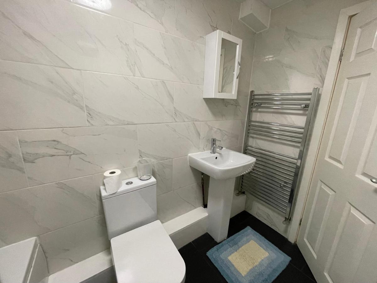 The Crescent, Flat 1 - Stockport, *