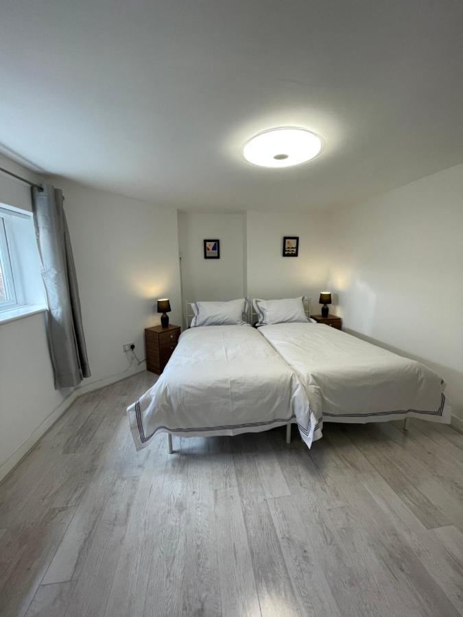 The Crescent, Flat 1 - Stockport, *