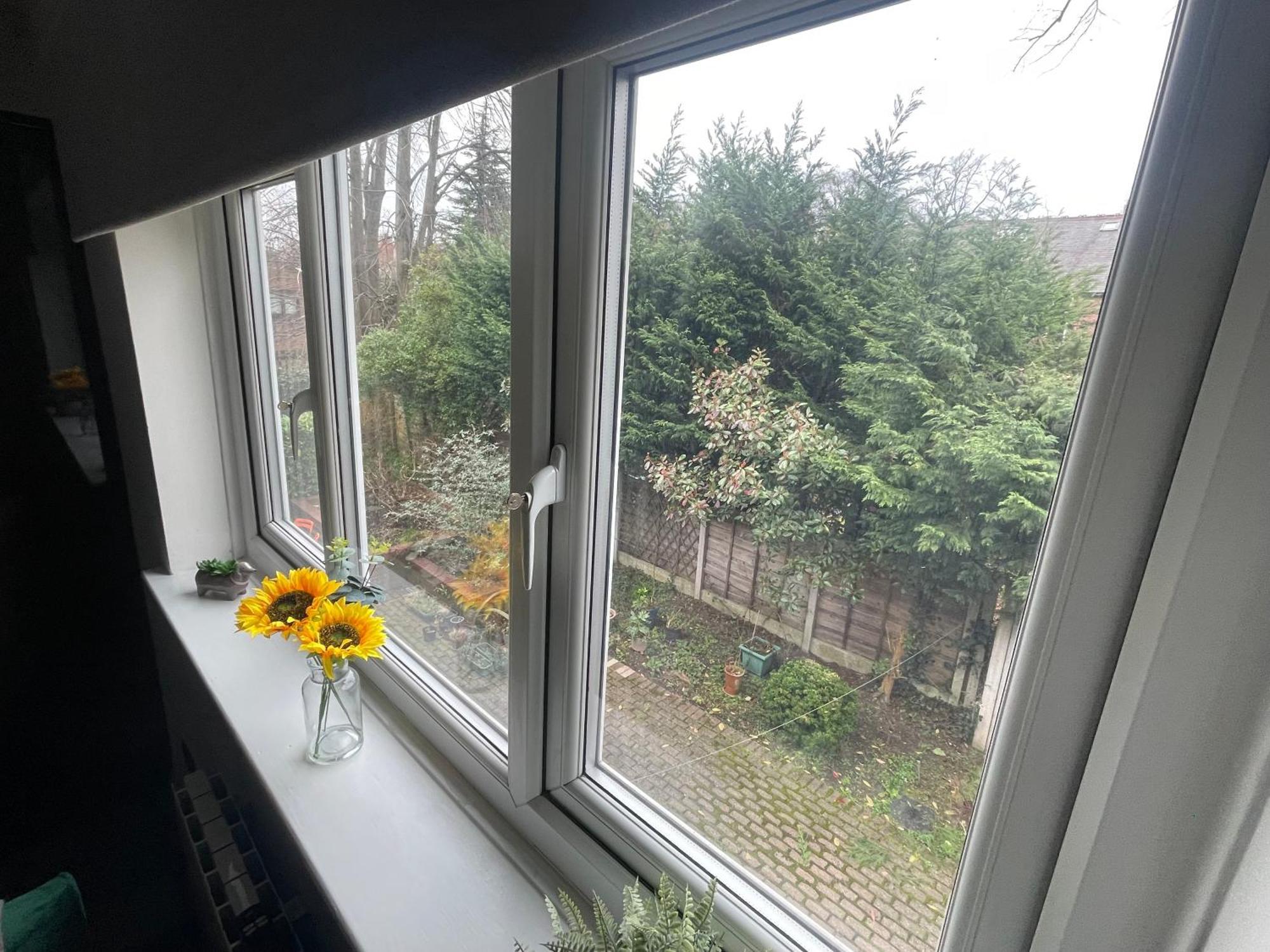 Modern Cosy 1 Bed Near Centre~double Bed~parking *