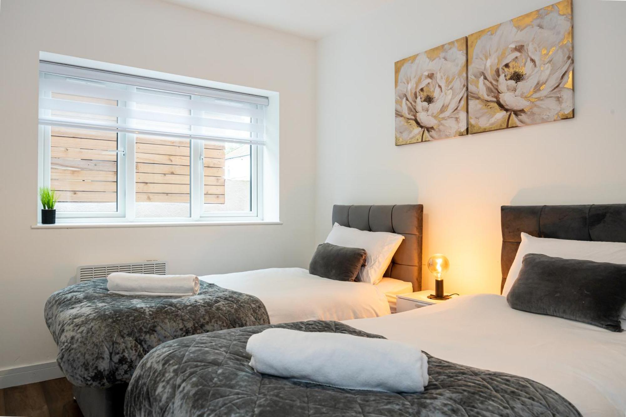 Vibrant 2Br Apartment In Chorlton, Free Parking