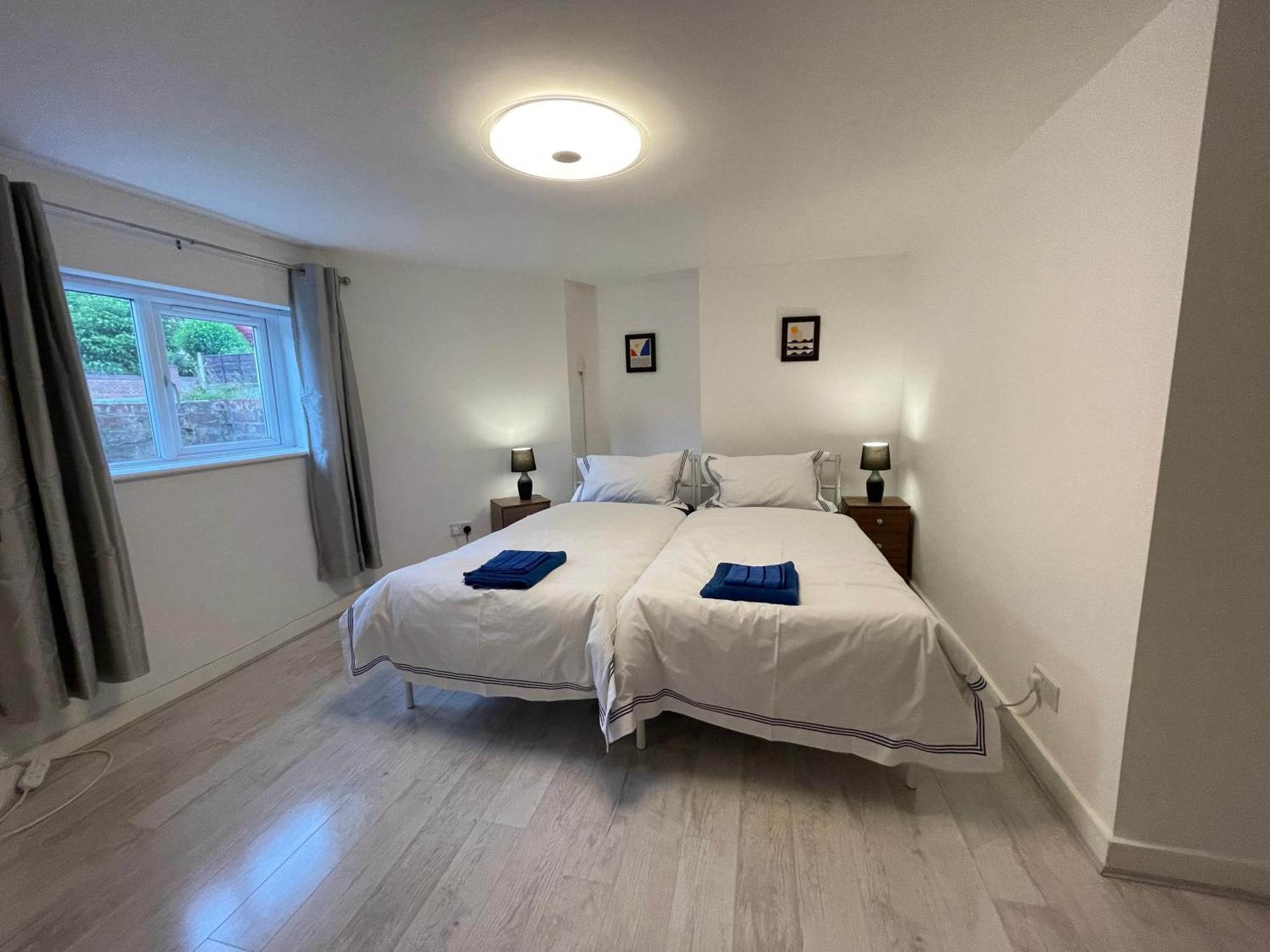 The Crescent, Flat 1 - Stockport, *