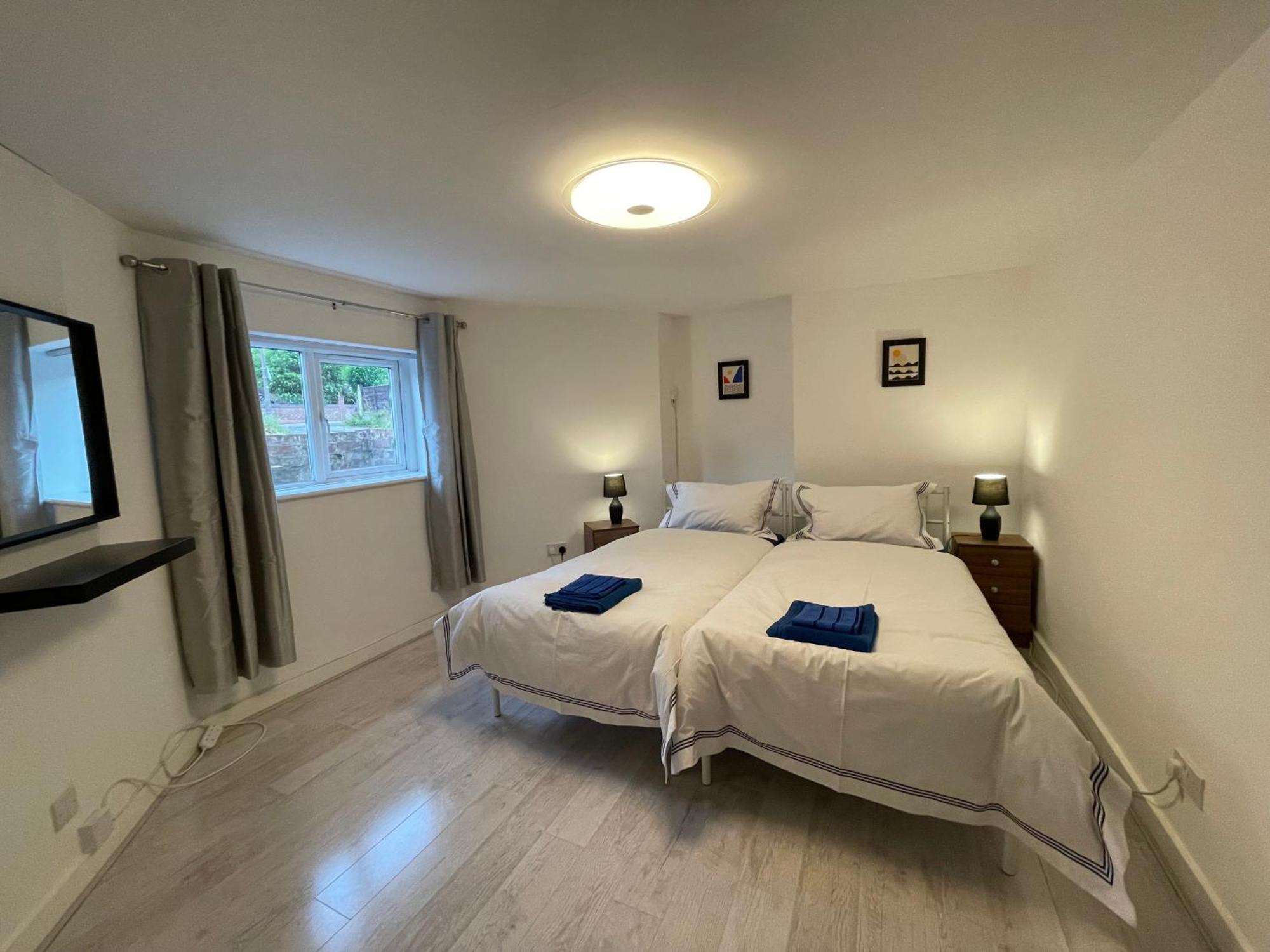 The Crescent, Flat 1 - Stockport, Apartment *