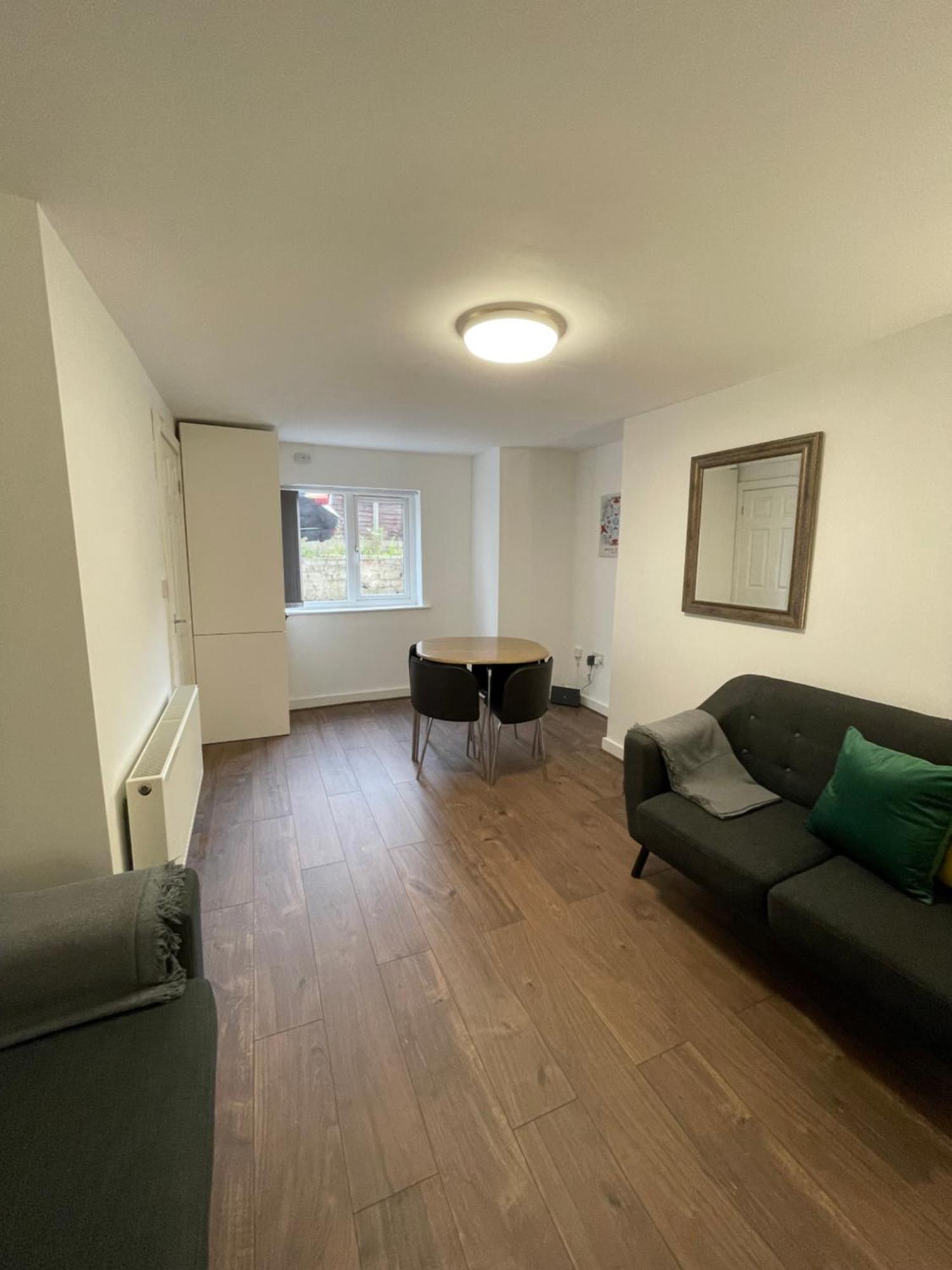 The Crescent, Flat 1 - Stockport, Apartment Manchester