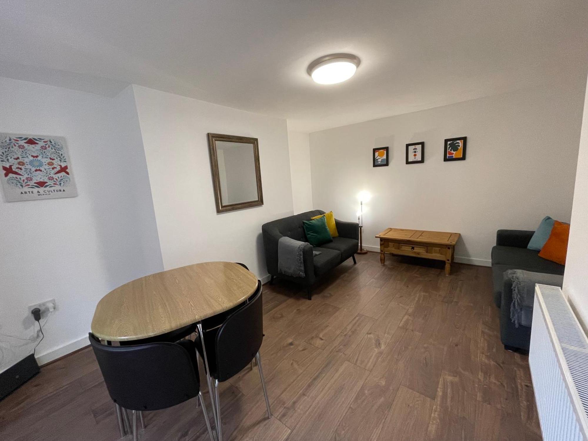 The Crescent, Flat 1 - Stockport, Apartment *