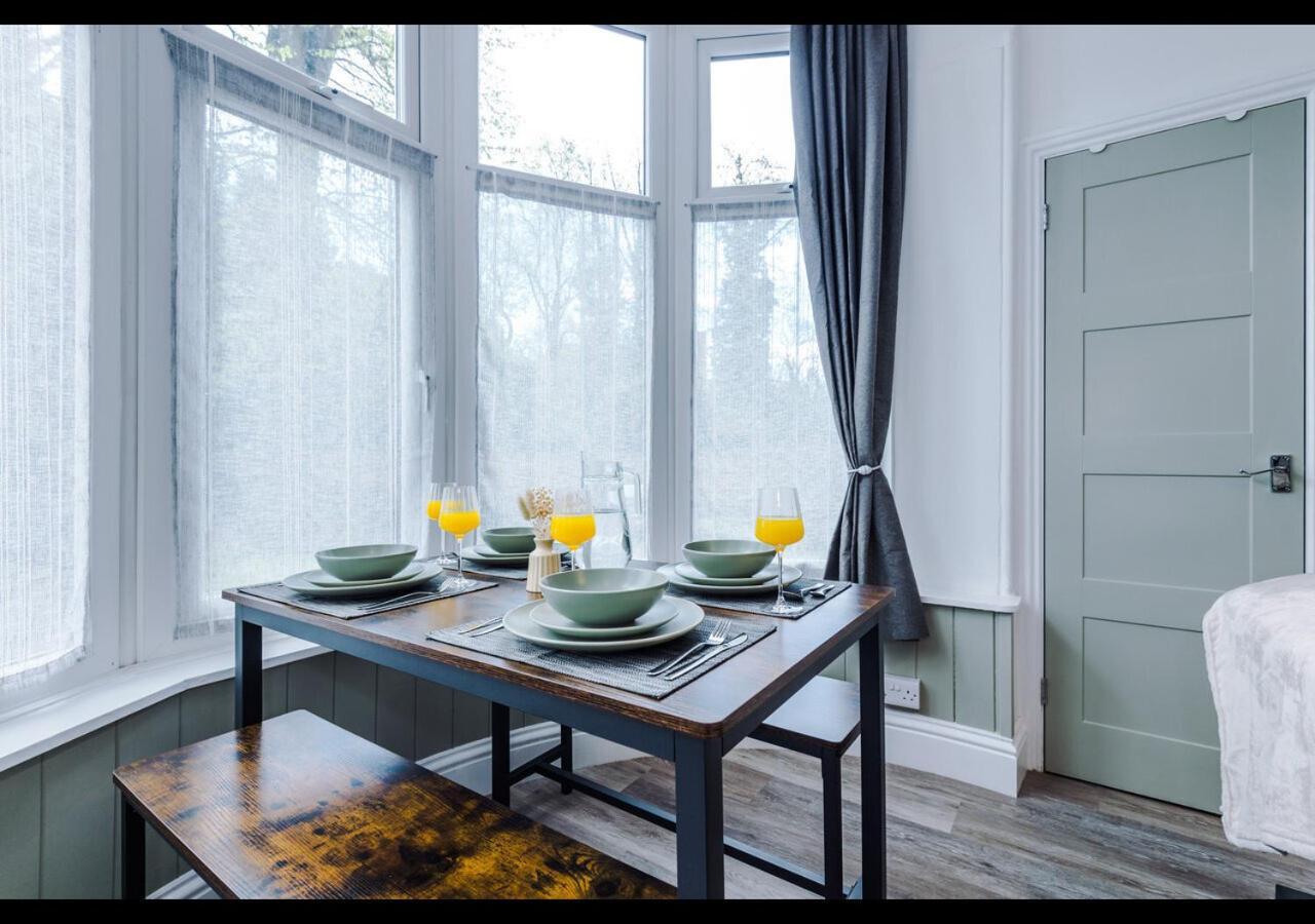 Appartement Entire Cozy Apt, Prime Location & Free Parking *
