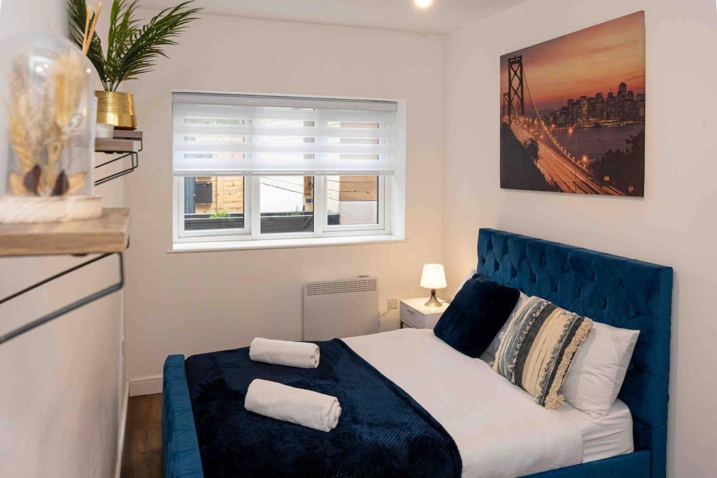 Vibrant 2Br Apartment In Chorlton, Free Parking Apartment