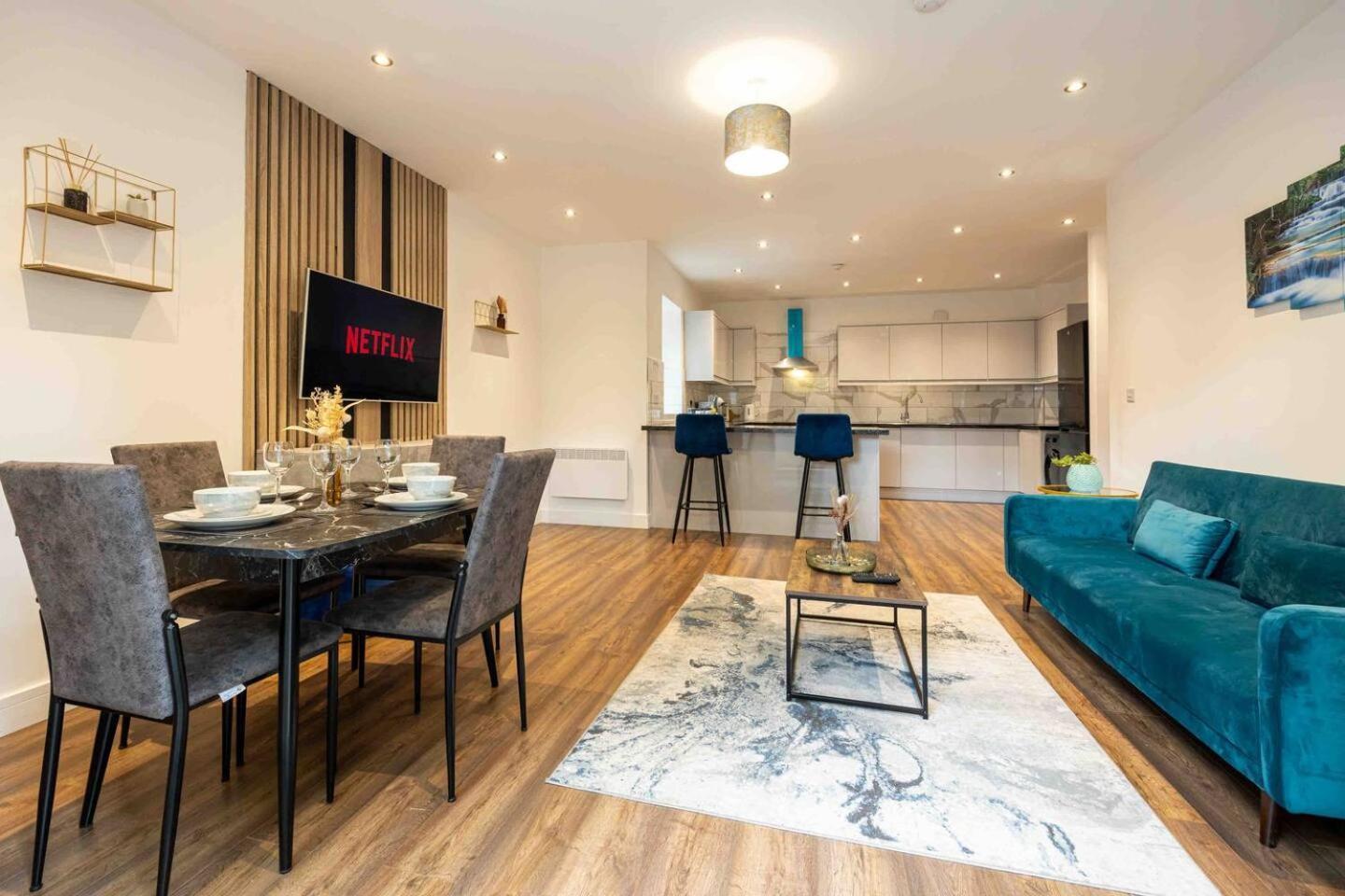 Vibrant 2Br Apartment In Chorlton, Free Parking Apartment