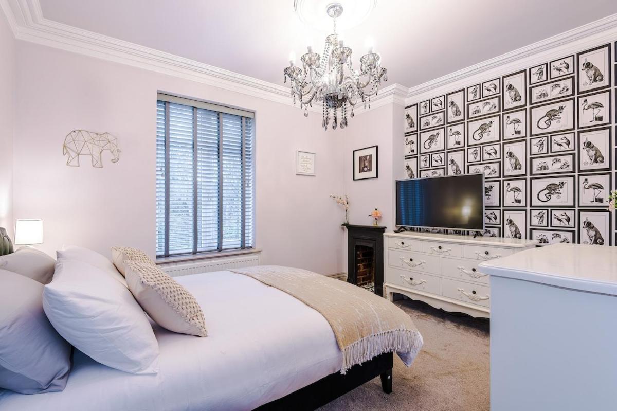 Holiday home Unique In Northenden Urban Oasis Sleeps 8