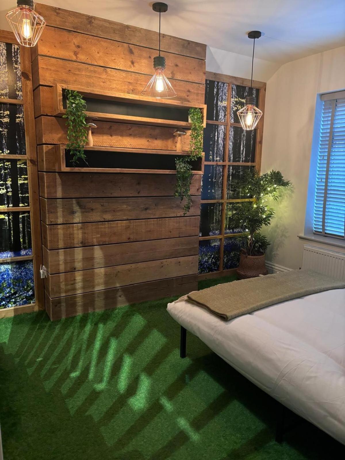 Unique In Northenden Urban Oasis Sleeps 8 Holiday home Manchester
