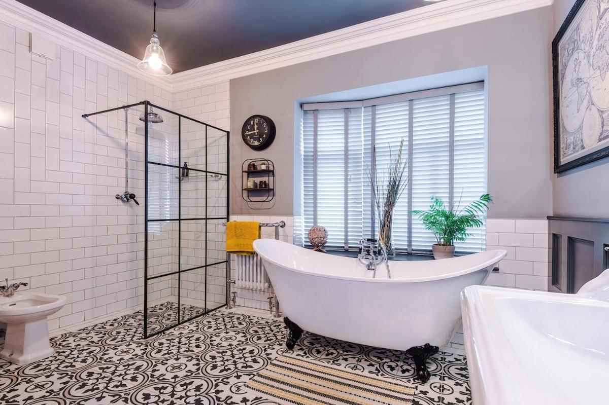Unique In Northenden Urban Oasis Sleeps 8 *