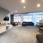 Penthouse Warehouse Slps 18