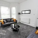 Spacious Comfortable House Close To Etihad