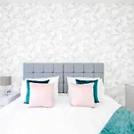 2 Bedroom Apartment Manchester Hosted By MCR Dens