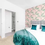 2 Bedroom Apartment Manchester Hosted By MCR Dens