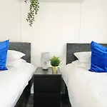 Large Townhouse 5 Beds With Two Parking Spaces - Manchester City Centre