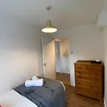 Beautiful Spacious Flat Near The City-Free Parking