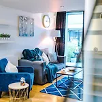 Rest & Recharge At Ash House Near Mediacityuk