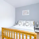2 Bedroom Apartment Manchester Hosted By MCR Dens