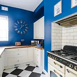 R&R Nr Mediacity 4 Bedrms, 6 Beds, Free Parking