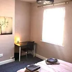 The Manchester Pad - 3Br Entire House With Parking