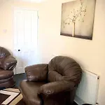 The Manchester Pad - 3Br Entire House With Parking