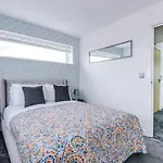 Coop Live Arena & Etihad Stadium 4Bedroom Townhouse With Free Parking