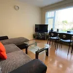 Serene Apt In The Heart Of Stretford