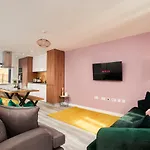 Beautiful 5 Bed House Manchester Sleeps8 Wparking