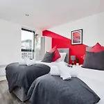 Perfect City-Break Apartment With Free Private Parking By Hass Haus