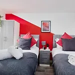 Perfect City-Break Apartment With Free Private Parking By Hass Haus