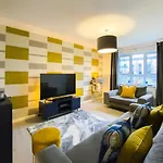 Stunning 4 Bed House With Cinema Room & Parking