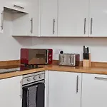 Beautiful Apartment Near Piccadilly Train Station