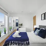 Stunning City Centre Penthouse - Sleeps 10 - Parking