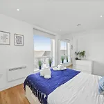 Stunning City Centre Penthouse - Sleeps 10 - Parking