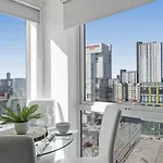 Stunning City Centre Penthouse - Sleeps 10 - Parking