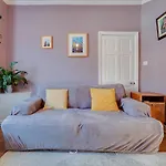Cheerful 2 bedroom property Levenshulme