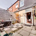 Cheerful 2 bedroom property Levenshulme