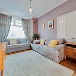 Cheerful 2 bedroom property Levenshulme