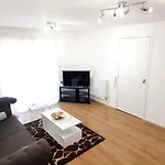 Cosy One Bedroom Flat Near Town