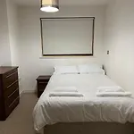 Bigkings Stylish 2 Bedroom Apartment With Free On Street Parking