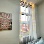Bijou Studio Flat Curry Mile - Newly Renovated - Free Parking