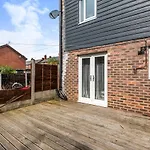 Entire Home - Cosy 3 Bedroom House, Close To Levenshulme Station, 13 Mins To Manchester City Centre