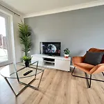 Spacious 3-Bedroom House With 5 Beds And Sofa-Bed