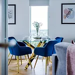 Stunning Scandi Manchester City Centre Penthouse - Sleeps 10 - Parking