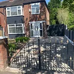 Charming 3-Bed House Near Central Manchester